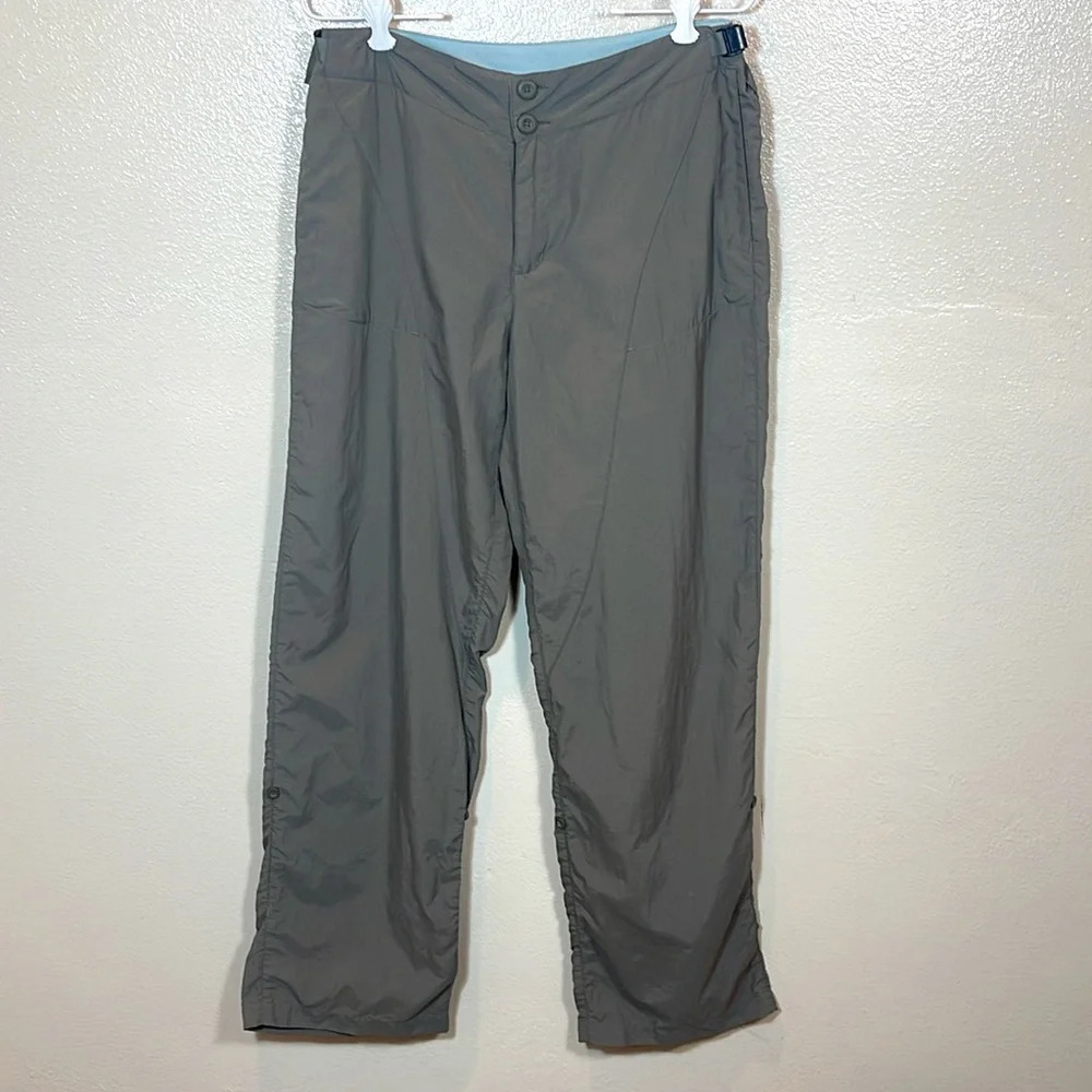 Patagonia Women's hiking pants in olive green size Medium